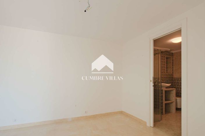 Image No.19-4 Bed Villa for sale