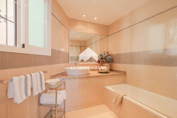 Image No.44-5 Bed Villa for sale