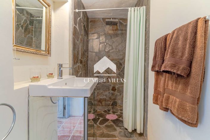 Image No.102-5 Bed Villa for sale