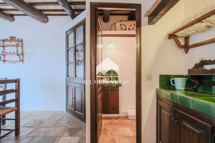 Image No.117-5 Bed Villa for sale