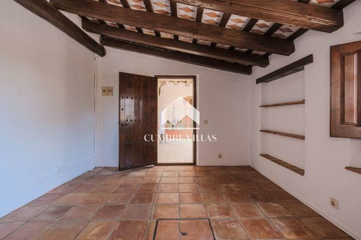 Image No.36-5 Bed Villa for sale