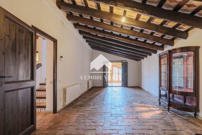 Image No.68-5 Bed Villa for sale