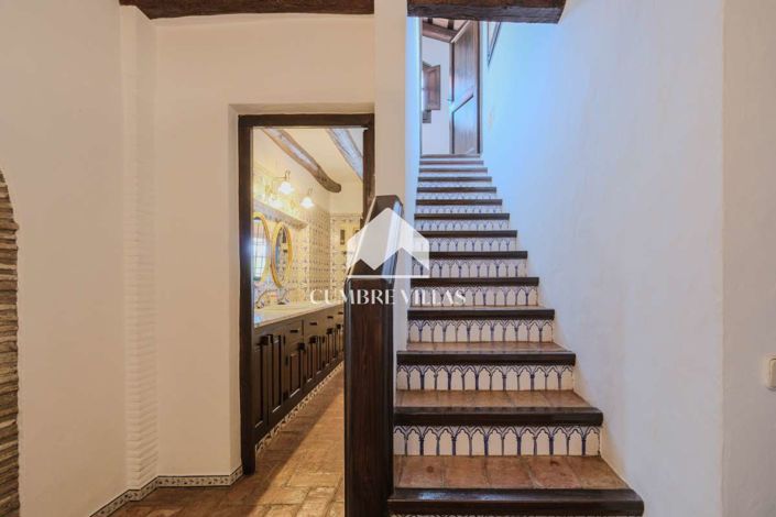 Image No.70-5 Bed Villa for sale