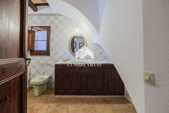 Image No.77-5 Bed Villa for sale