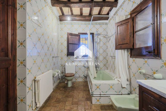 Image No.78-5 Bed Villa for sale