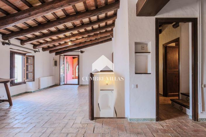 Image No.87-5 Bed Villa for sale