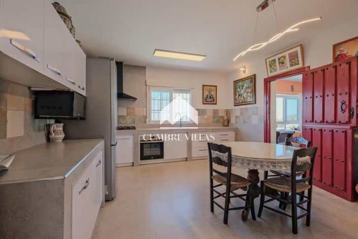 Image No.25-2 Bed Country House for sale