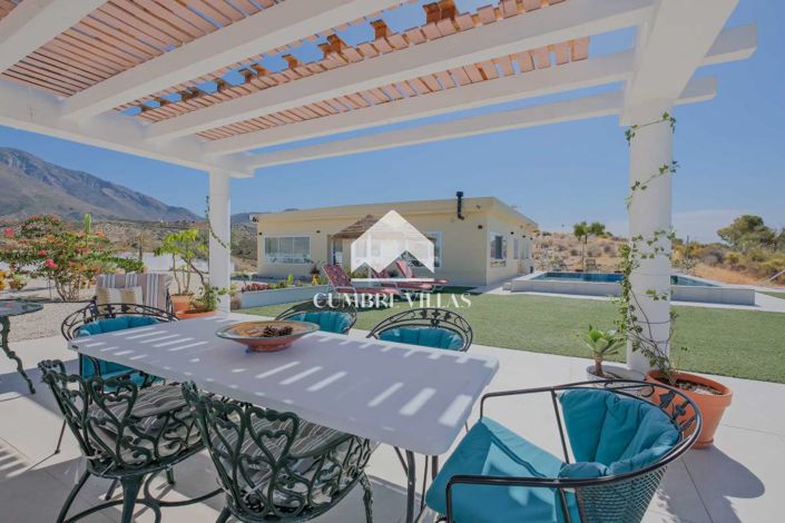 Image No.37-2 Bed Country House for sale