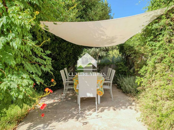 Image No.102-8 Bed Villa for sale