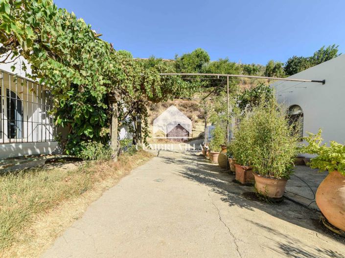 Image No.106-8 Bed Villa for sale