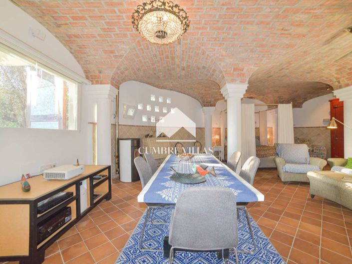 Image No.113-8 Bed Villa for sale