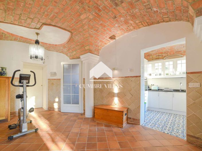 Image No.114-8 Bed Villa for sale