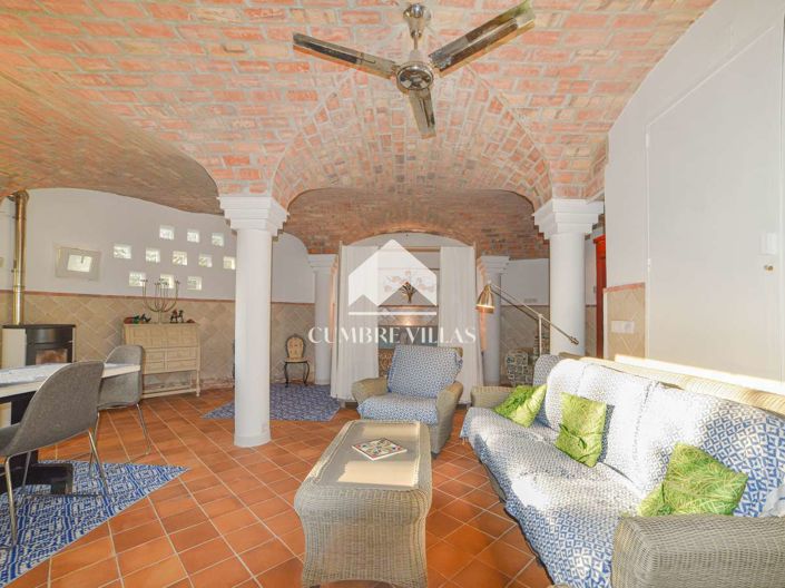 Image No.116-8 Bed Villa for sale