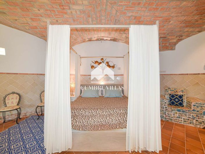 Image No.117-8 Bed Villa for sale