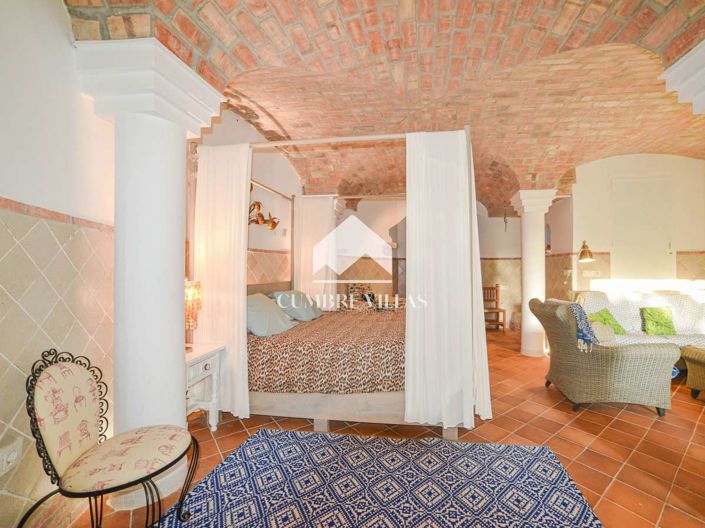 Image No.118-8 Bed Villa for sale