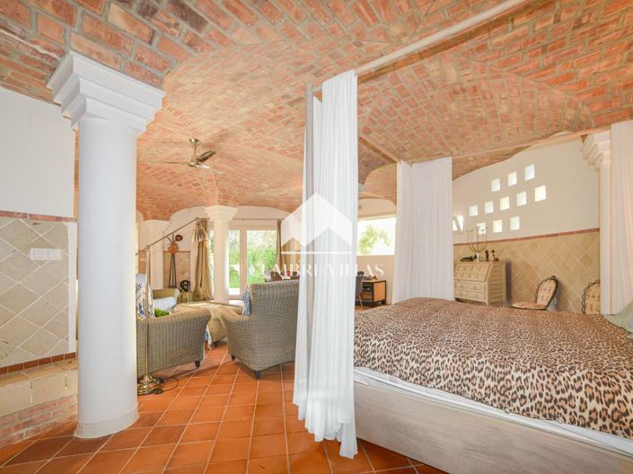 Image No.119-8 Bed Villa for sale