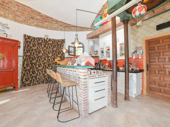 Image No.14-8 Bed Villa for sale