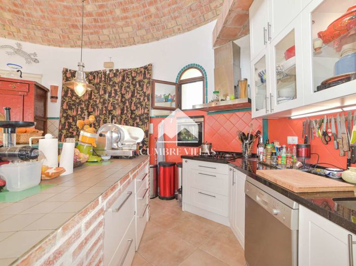 Image No.15-8 Bed Villa for sale