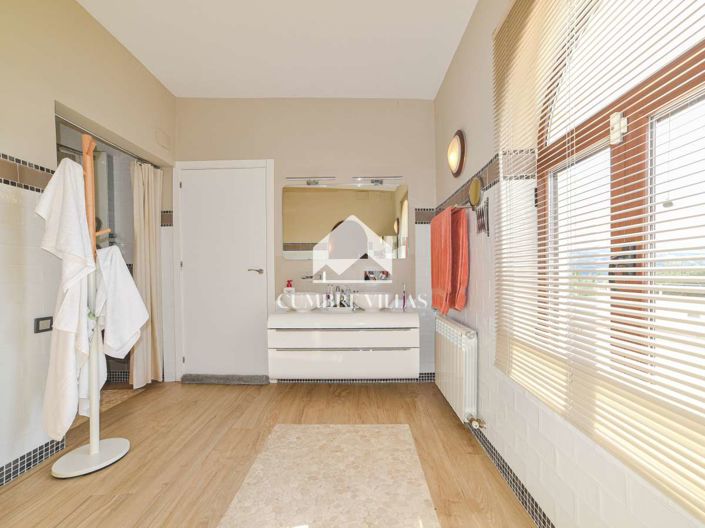 Image No.27-8 Bed Villa for sale