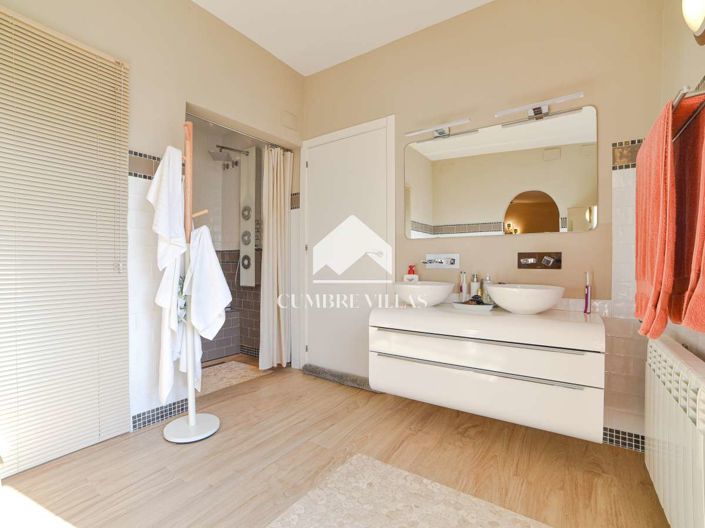 Image No.28-8 Bed Villa for sale