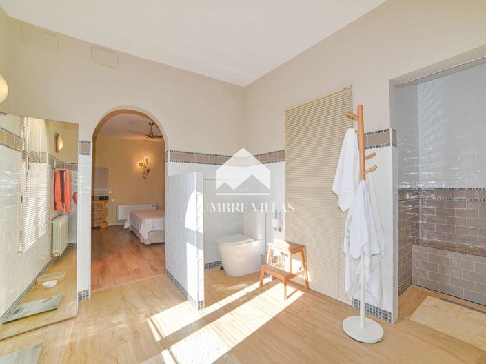 Image No.29-8 Bed Villa for sale