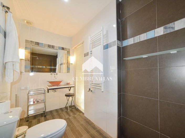 Image No.42-8 Bed Villa for sale