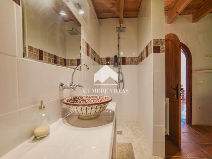 Image No.65-8 Bed Villa for sale