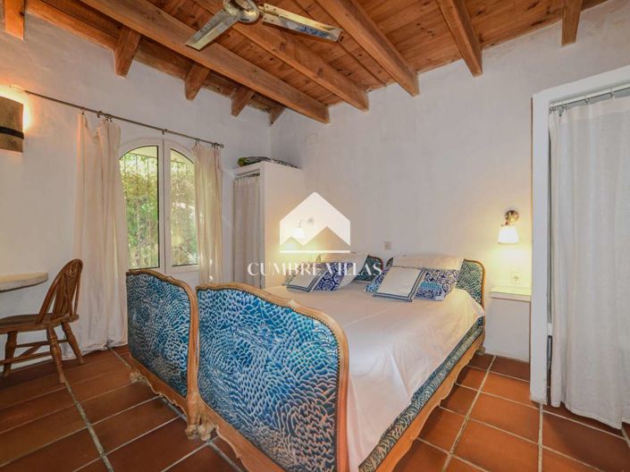 Image No.67-8 Bed Villa for sale