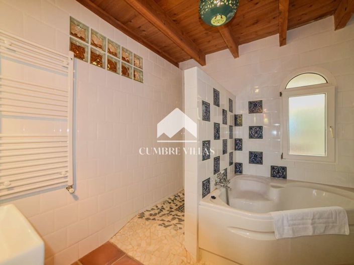 Image No.69-8 Bed Villa for sale