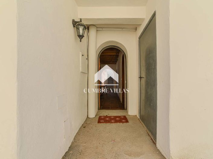 Image No.71-8 Bed Villa for sale