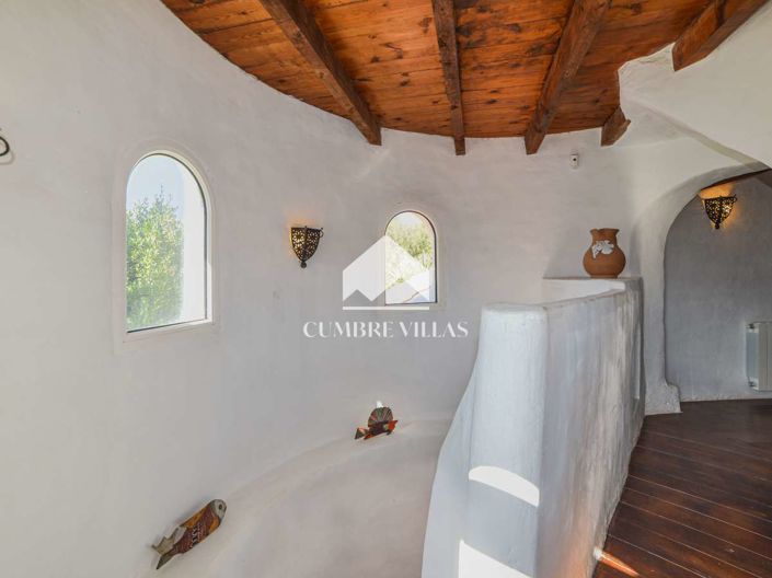 Image No.74-8 Bed Villa for sale