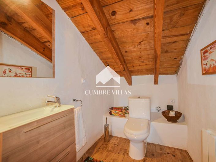 Image No.82-8 Bed Villa for sale