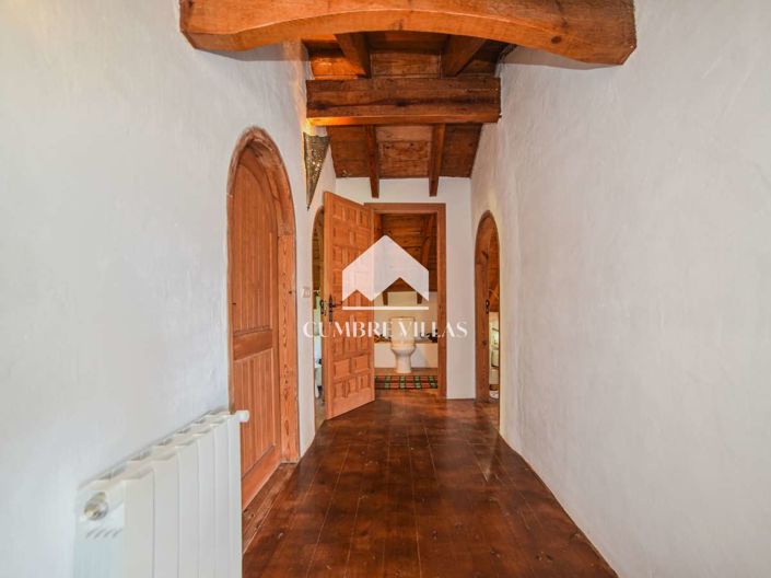 Image No.83-8 Bed Villa for sale