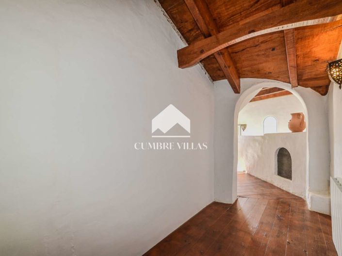 Image No.84-8 Bed Villa for sale