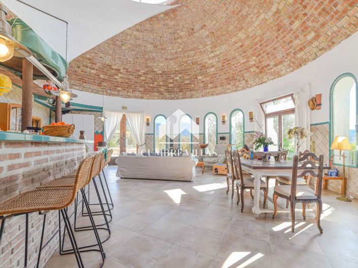 Image No.9-8 Bed Villa for sale