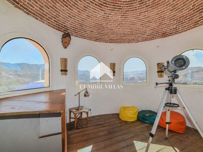 Image No.90-8 Bed Villa for sale