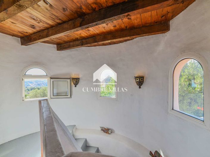 Image No.91-8 Bed Villa for sale