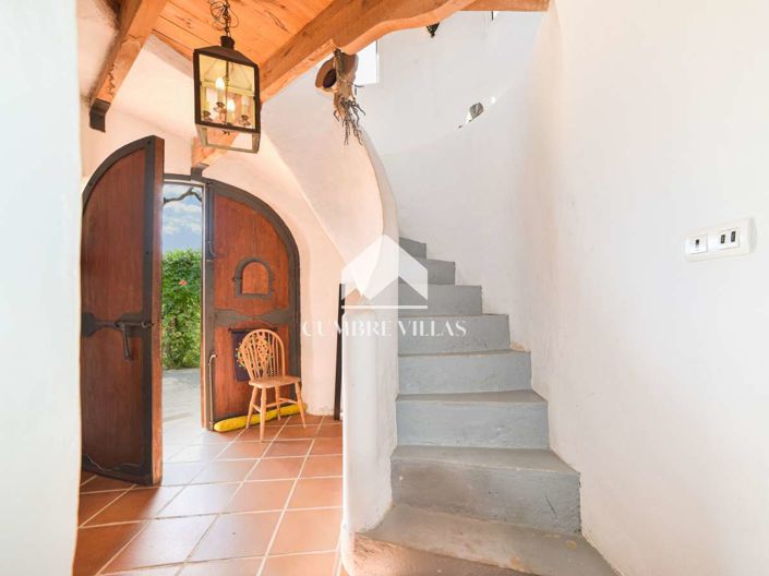 Image No.92-8 Bed Villa for sale