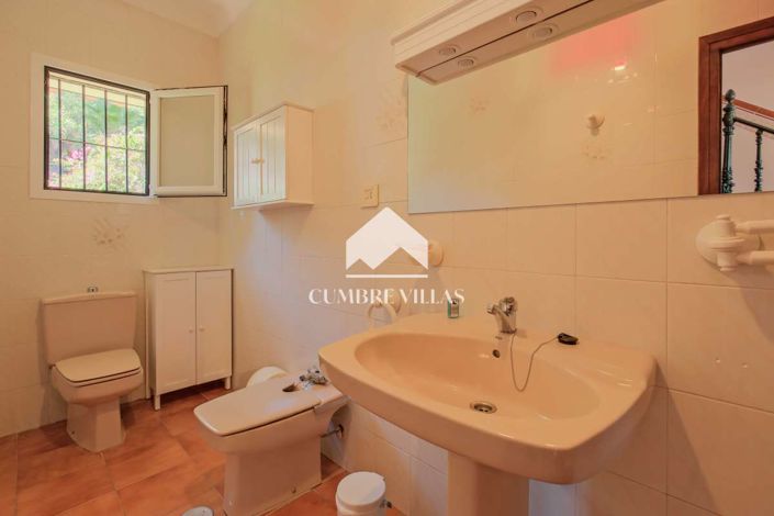 Image No.37-5 Bed Villa for sale