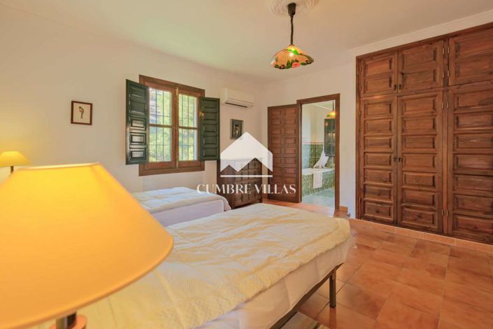 Image No.42-5 Bed Villa for sale