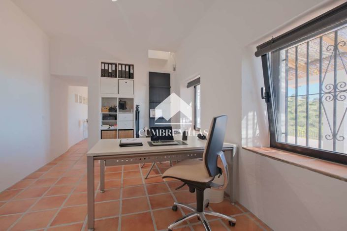 Image No.15-5 Bed Country House for sale