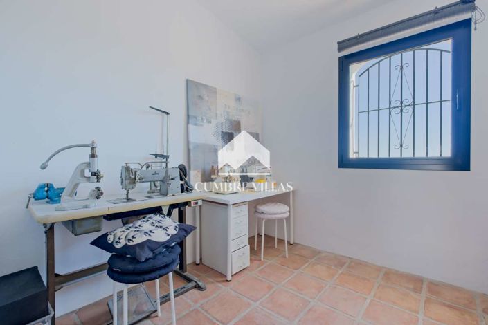 Image No.23-5 Bed Country House for sale