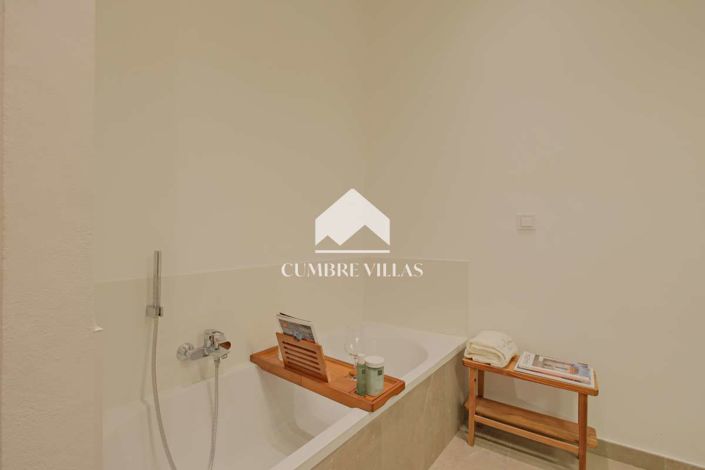 Image No.48-5 Bed Country House for sale