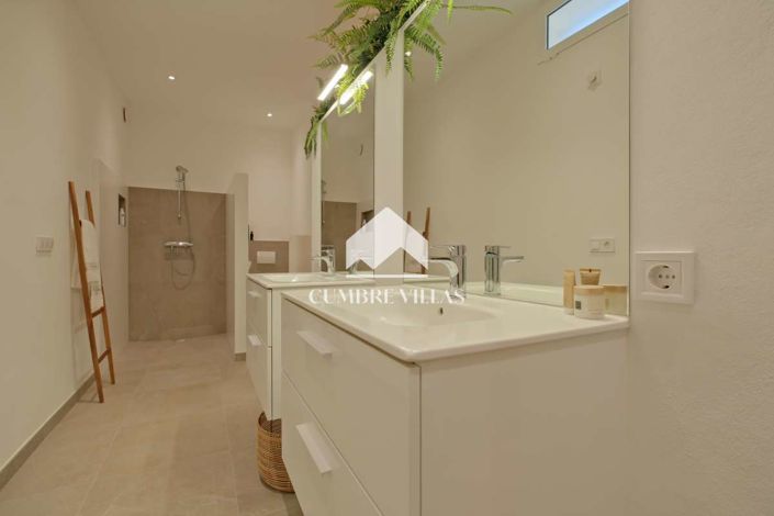 Image No.49-5 Bed Country House for sale