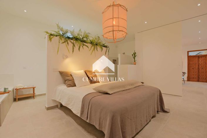 Image No.51-5 Bed Country House for sale