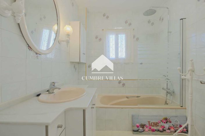 Image No.28-4 Bed Villa for sale