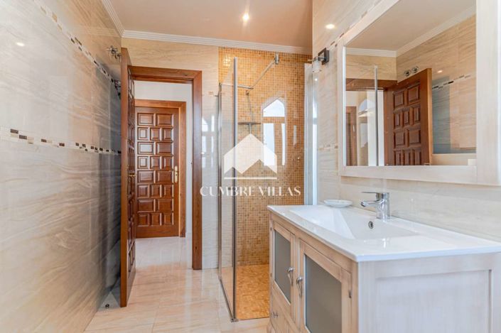 Image No.52-5 Bed Villa for sale