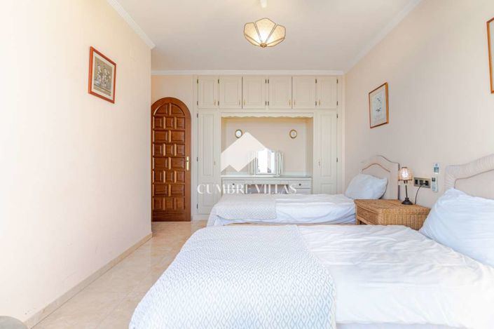 Image No.58-5 Bed Villa for sale