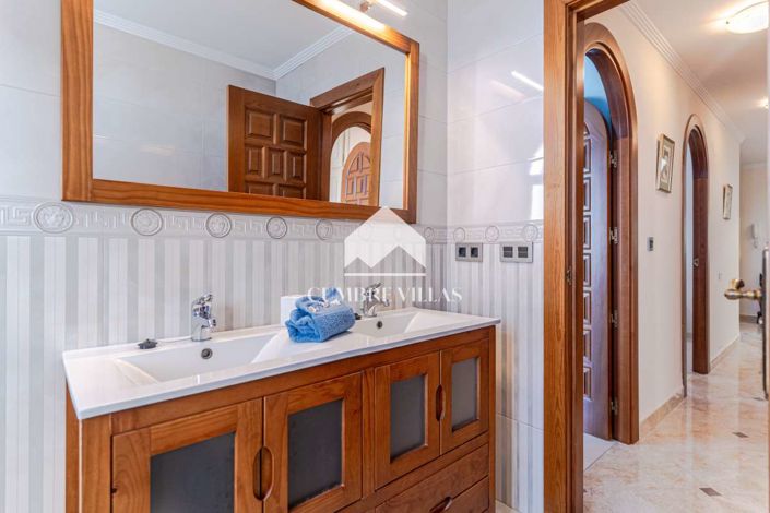 Image No.60-5 Bed Villa for sale