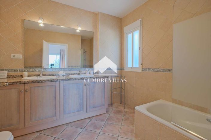 Image No.24-4 Bed Villa for sale